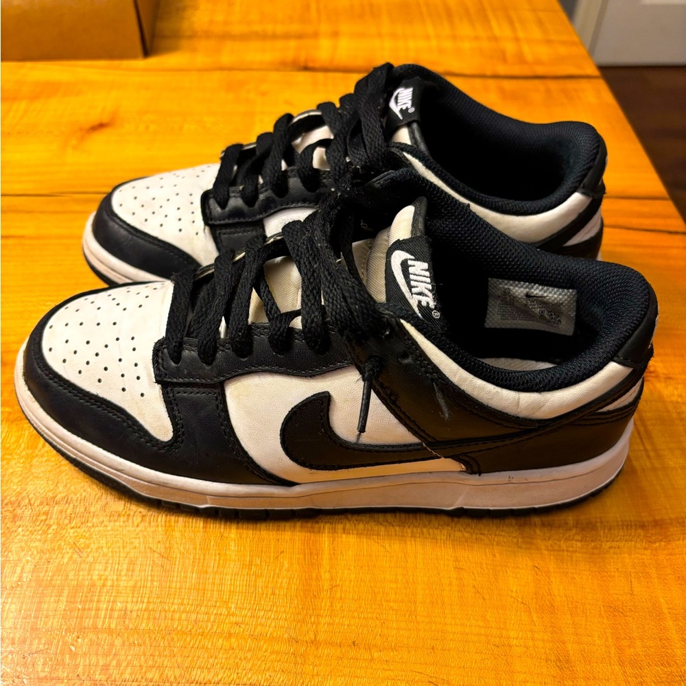Nike panda dunks low